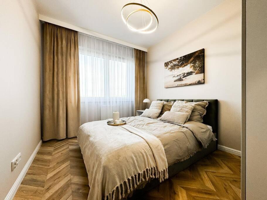 Balcony & Parking, Modern Elegant Apartment! Near Tram Wroclaw Exterior photo