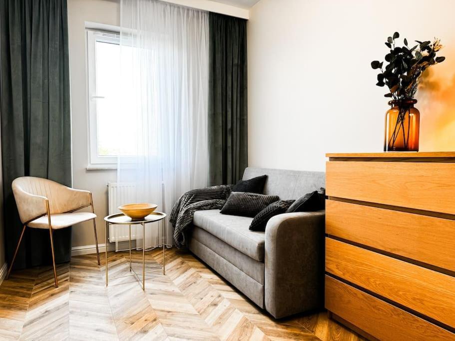 Balcony & Parking, Modern Elegant Apartment! Near Tram Wroclaw Exterior photo
