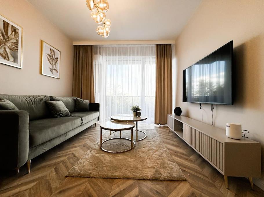 Balcony & Parking, Modern Elegant Apartment! Near Tram Wroclaw Exterior photo